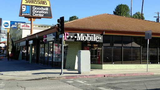Cell Phone Store «T-Mobile», reviews and photos, 21844 Ventura Blvd, Woodland Hills, CA 91364, USA