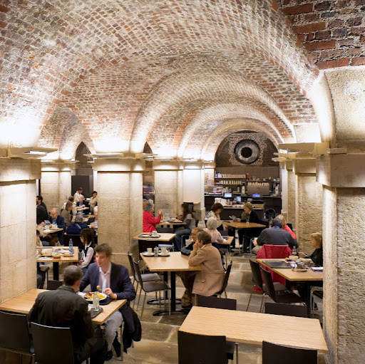 Café in the Crypt