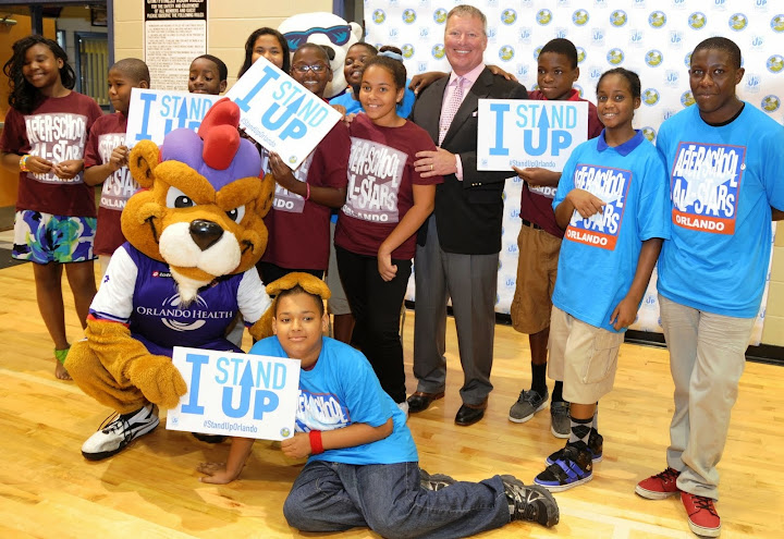 Orlando Mayor Buddy Dyer with Carver Middle School students at the Dr. James R. Smith Neighborhood Center 