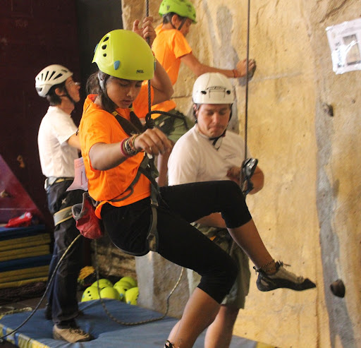 Una joven escaladora en la primera edición del Campeonato de Escalada Deportiva de Castilla y León. /FDMESCYL