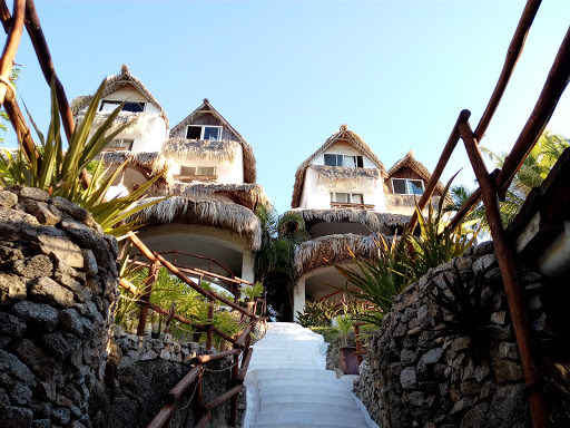 Fandango Huatulco, Paseo Pta. Sta. Cruz MZ 2 LT 7, P Chahue, 70989 Bahias de Huatulco, Oax., México, Hotel en la playa | OAX