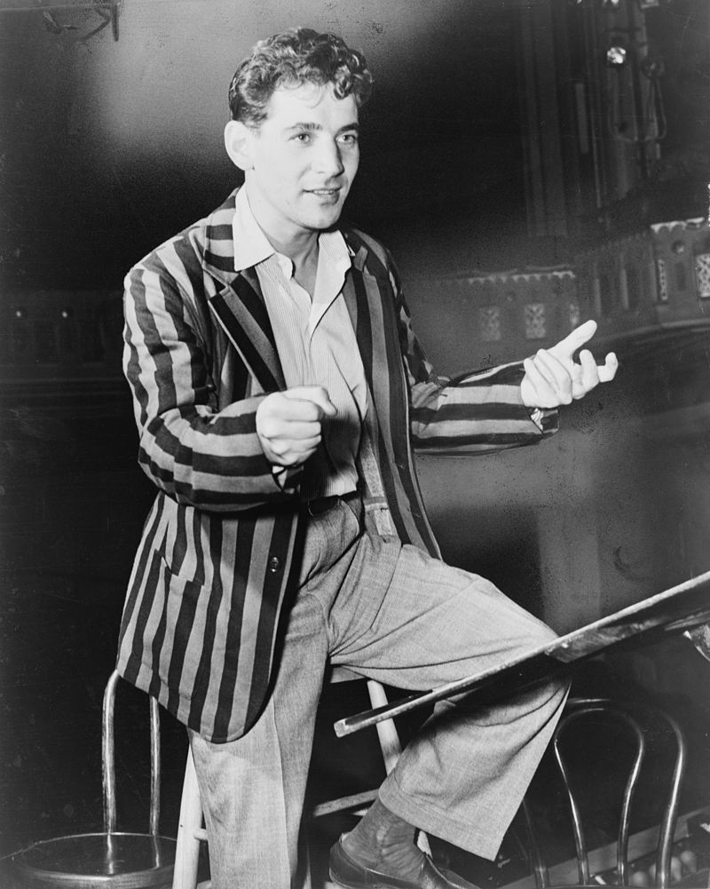 800px-Leonard_Bernstein_NYWTS_1945.jpg