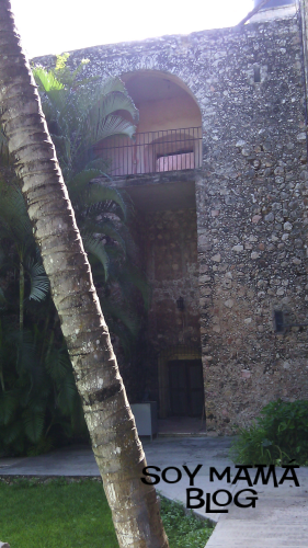 Camino hacia el museo del ex convento de San Bernardino de Siena en Valladolid, Yucatán
