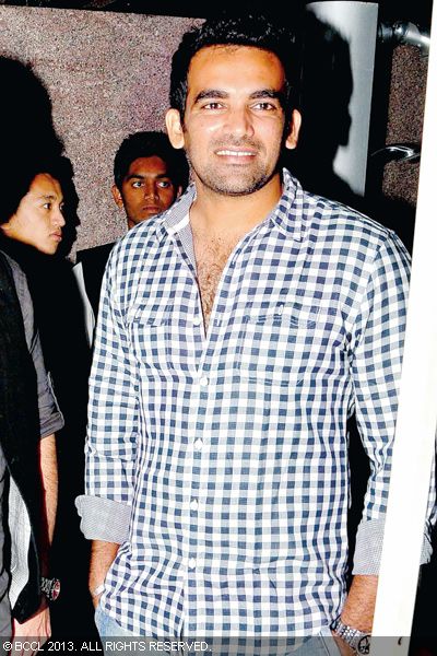 Zaheer Khan is all smiles during a bash organised by Viren Khanna. 