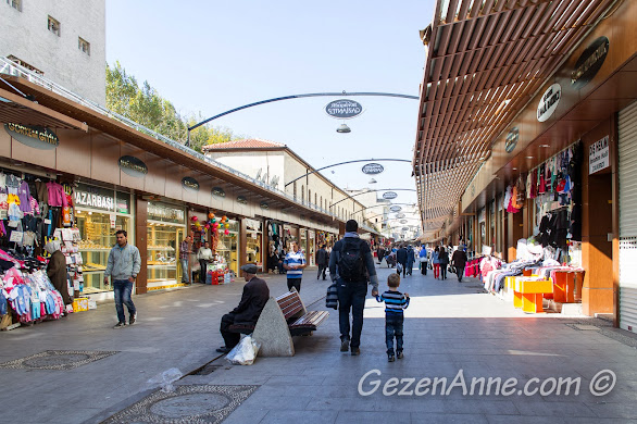 Gaziantep'in alışveriş merkezi Gaziler Caddesi