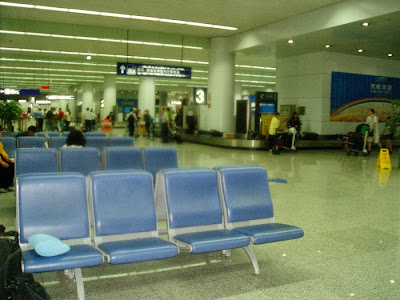 シルクロード旅行記・新疆ウイグル|ウルムチ空港で寝る ホテル・ターンテーブル?