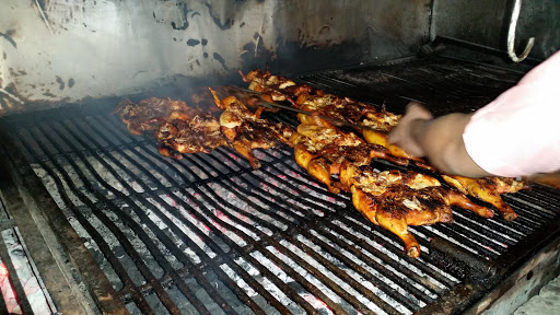 Pollo Brujo, Cuarta Avenida Sur #5, Centro, 30700 Tapachula de Córdova y Ordoñez, CHIH, México, Restaurante especializado en pollo | CHIS