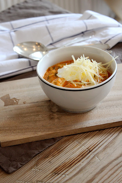 Tomaten-Gemüse-Suppe mit Poulet-Stückchen; homemade by machetwas.blogspot.com #machetwas.blogspot.com #soupe #homemade #lowcarb