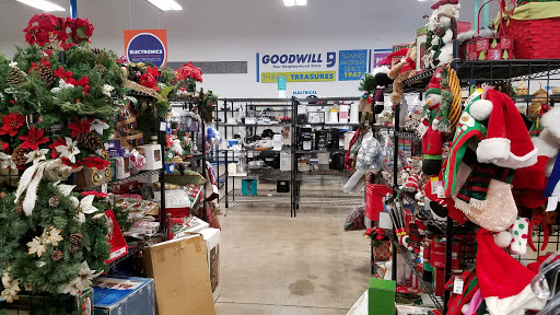 Thrift Store «51st & Olive Goodwill Retail Store & Donation Center», reviews and photos, 5080 W Olive Ave, Glendale, AZ 85302, USA