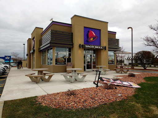 Mexican Restaurant «Taco Bell», reviews and photos, 231 Randall Rd, Lake in the Hills, IL 60156, USA