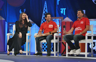 Aishwarya Rai Bachchan and Sachin Tendulkar share a laugh at 'Support My School' Telethon '13, held in Mumbai on February 3, 2013. (Pic: Viral Bhayani)