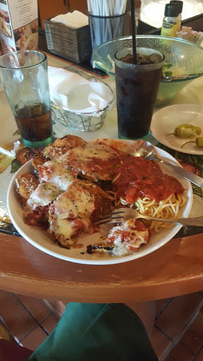 Italian Restaurant «Olive Garden», reviews and photos, 9730 Von Allmen Ct, Louisville, KY 40241, USA