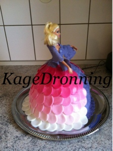 KageDronning: Barbie dukke kage :)