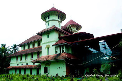 Puthanpalli Jaram and Juma Masjid, Perumbadappu Block Office, Guruvayur - Althara - Ponnani Rd, Perumbadappu, Kerala 679580, India, Mosque, state KL