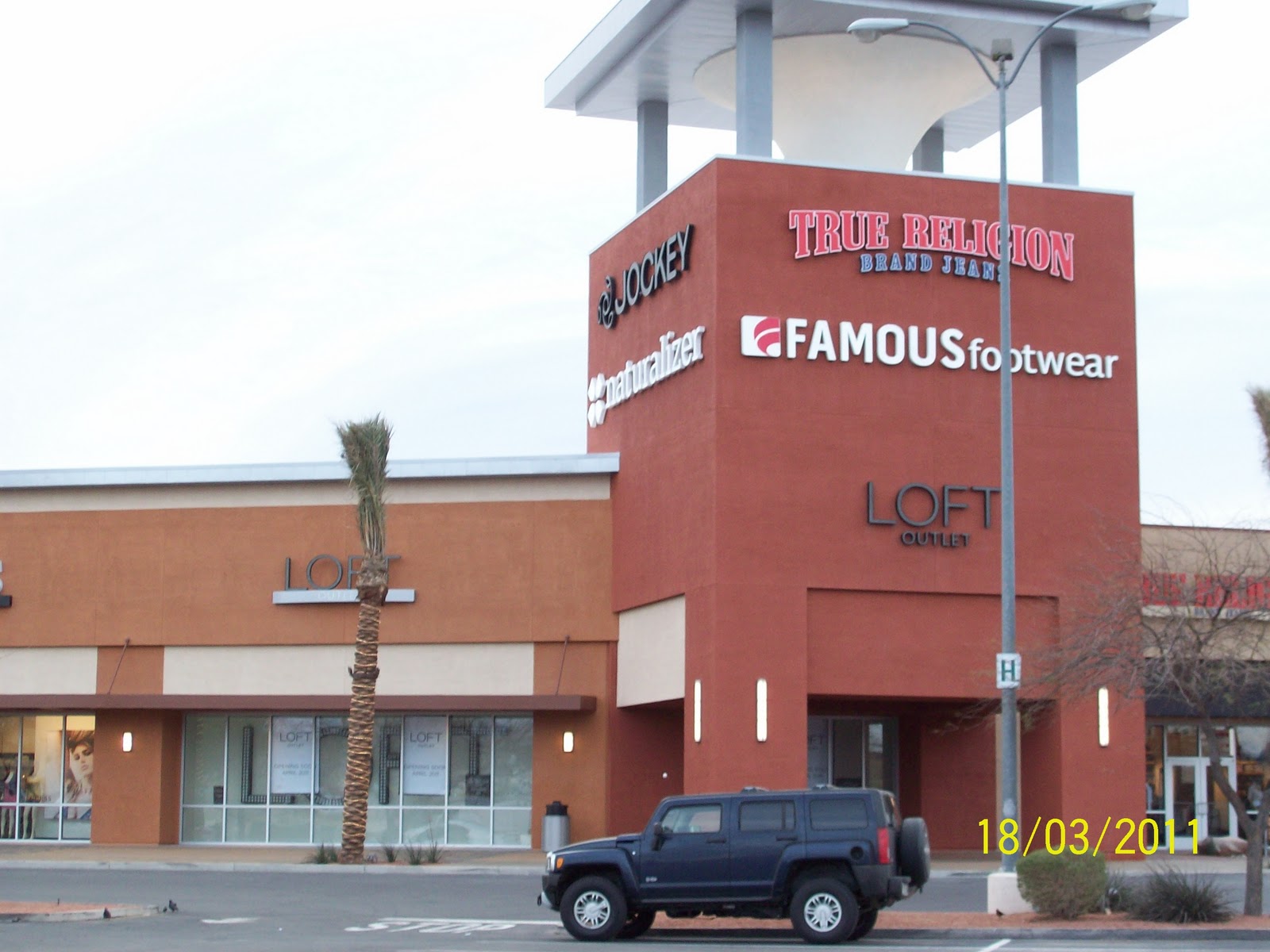 Las Vegas Premium Outlets-South soft opening