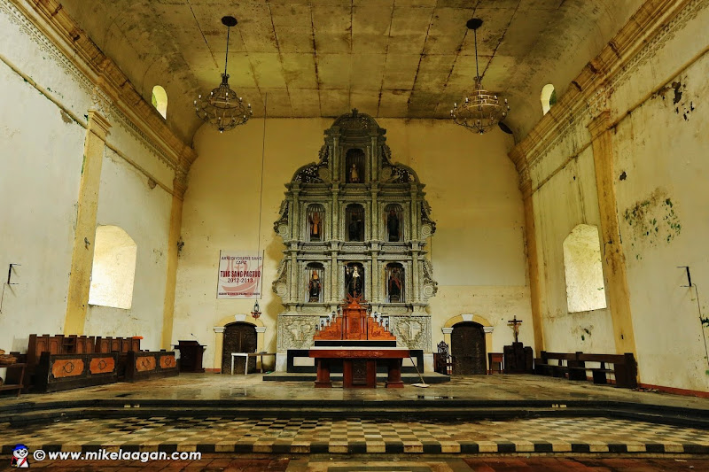 Inside Sta Monica Church