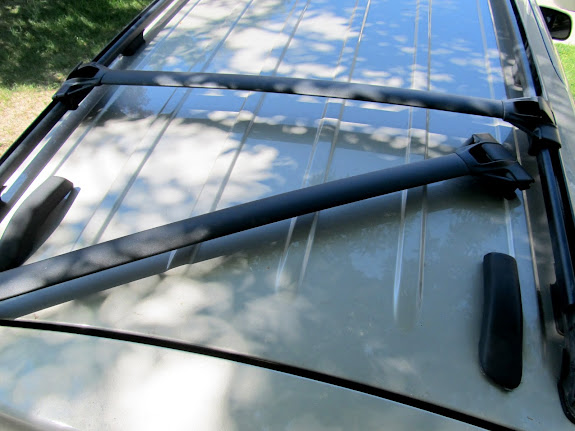Installing crossbars for the roof rack