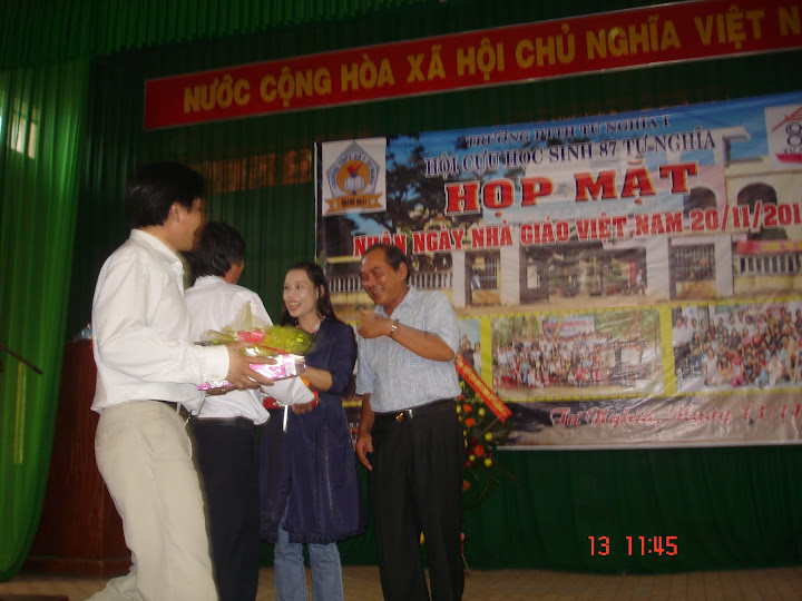 Chào mừng Ngày nhà giáo Việt Nam 20/11 2010 - Page 3 DSC00036