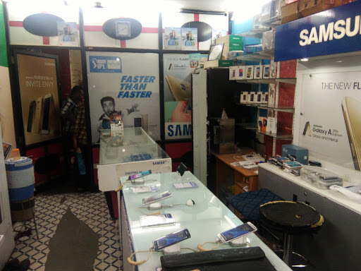 Shree Momay Krupa Enterprise Mobile Shop, Bus Station Rd, Old Dhatia Falia, Bhuj, Gujarat 370001, India, Mobile_Phone_Service_Provider_Store, state GJ