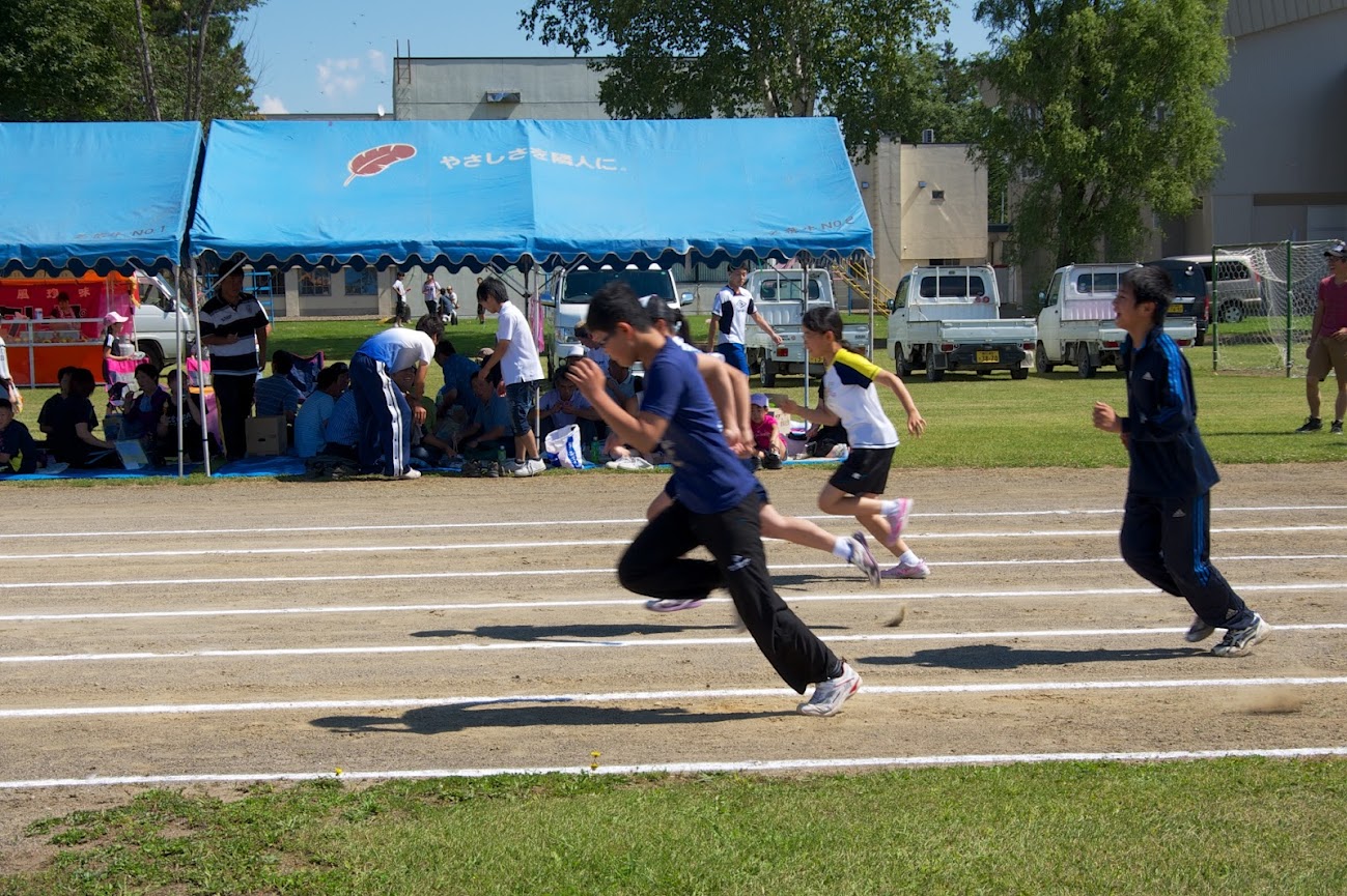 ５０m・１００m：小中学生・大人よる競走