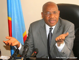 François Muamba, coordonnateur du mécanisme national de suivi de l’accord d’Addis-Abeba, lors d’un point de presse le 7/11/2013 à Kinshasa. Radio Okapi/ Ph. John Bompengo