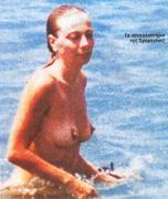 o-grassadoros: Η Σμαράγδα Καρύδη topless στη παραλία