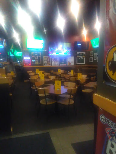 Chicken Wings Restaurant «Buffalo Wild Wings», reviews and photos, 5755 Northwest Hwy, Crystal Lake, IL 60014, USA