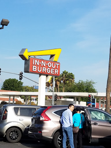 Hamburger Restaurant «In-N-Out Burger», reviews and photos, 2505 Garey Ave, Pomona, CA 91766, USA