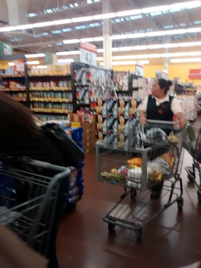 Photos of Walmart Angel&oacute;polis