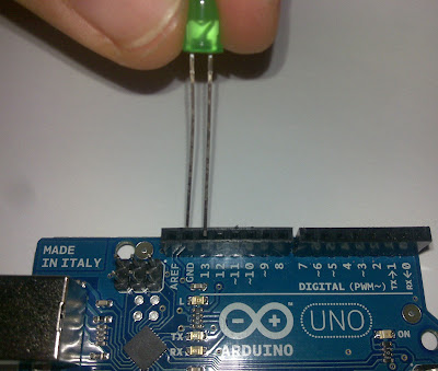 Primer proyecto hardware con Arduino UNO, encender un LED