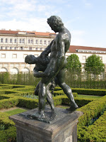 Hradcany - Tuinen - Waldstein park - beeldengroep.JPG