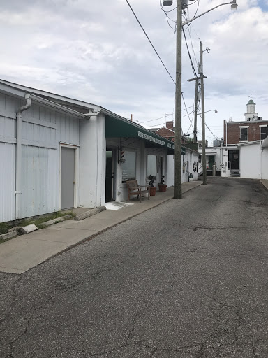 Barber Shop «Worthington Barber Shop», reviews and photos, 24 W New England Ave, Worthington, OH 43085, USA