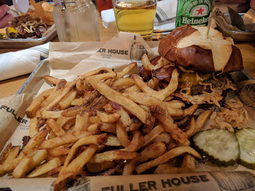 Bar & Grill «Fuller House», reviews and photos, 35 E 1st St, Hinsdale, IL 60521, USA