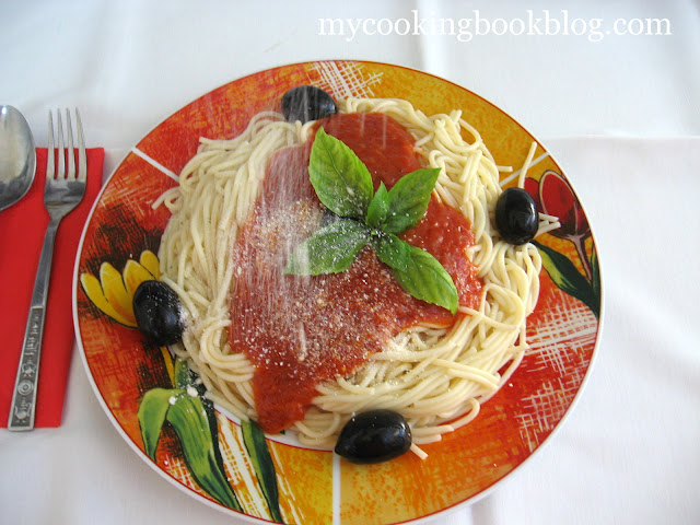 Спагети Наполитана или спагети с доматен сос