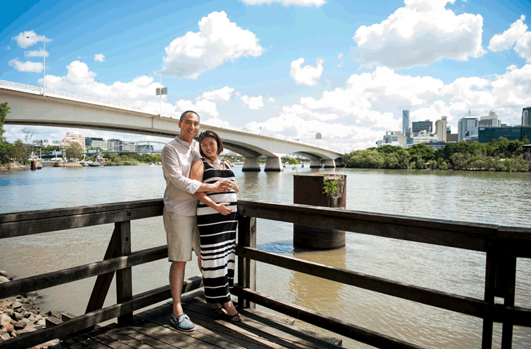 Maternity photo shoot overlooking the Brisbane River