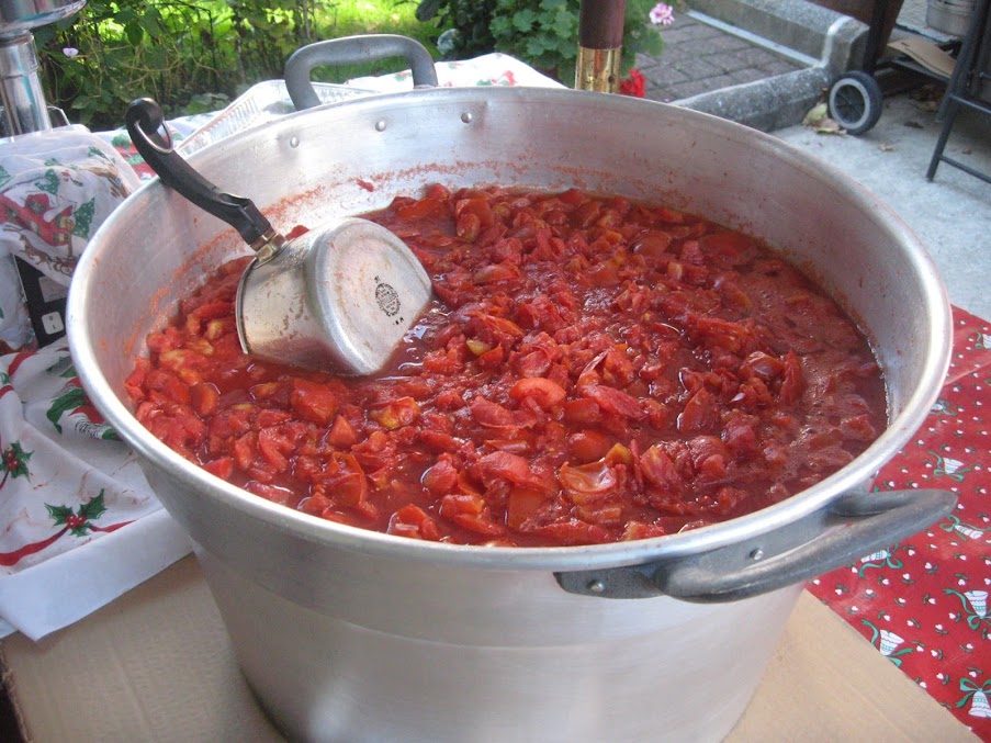 How To: Canning Tomatoes For Homemade Tomato Sauce