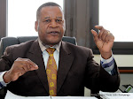 Rombeau Fumany, conseiller en charge des stratégies et coordonnateur de la cellule de recouvrement spécial de la Snel le 2/08/2012 à Kinshasa, lors d’un point de presse. Radio Okapi/ Ph. John Bompengo