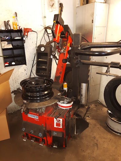Photos of AUTO Jolly's Diskontbox GmbH Premst&auml;tten