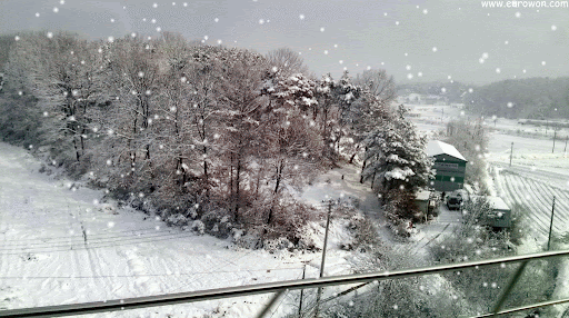 Paisaje nevado de Corea con efecto dinámico de nieve