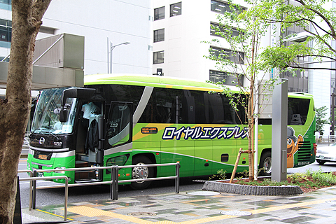 富士観光バス「ロイヤルエクスプレス」東京便　東京駅到着