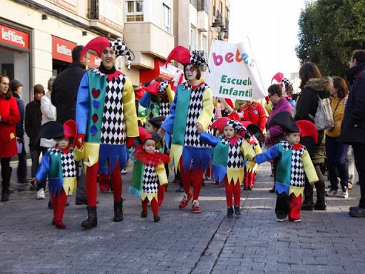 Cerca de 360 niños y niñas de diez escuelas infantiles de Getafe disfrutaron del ‘Carnavalito 2015’