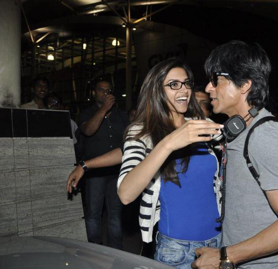 Hot Deepika Padukone Latest Pics With SRK At Airport