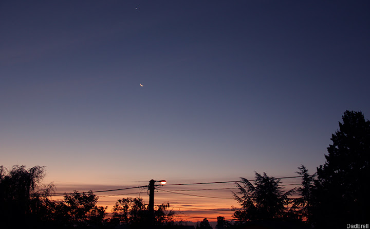 Ciel de matin d'automne. Lune et Vénus.