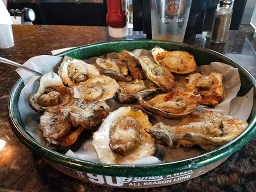 Oyster Bar Restaurant «Tiki West Raw Bar and Grill», reviews and photos, 118 W Ruby St, Tavares, FL 32778, USA