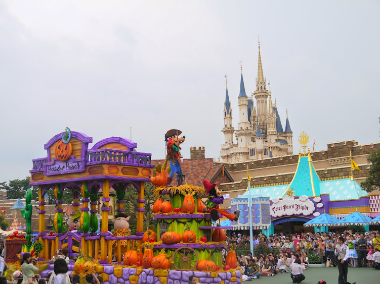 halloween parade disneyland