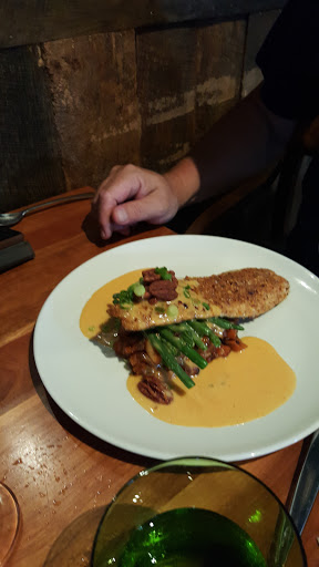 American Restaurant «Frogs Leap Public House», reviews and photos, 44 Church St, Waynesville, NC 28786, USA