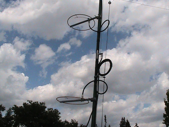 The antenna at station KP4MD in Citrus
                      Heights, CA.  Two stacked halos at 14 feet
                      and 18 feet with 7.88 dBi theoretical gain.