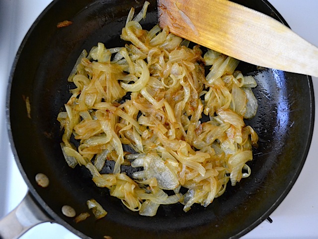 caramelized onions in skillet 