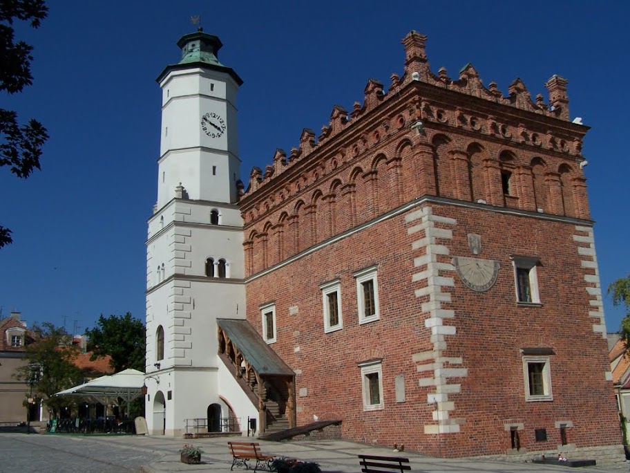 https://lh6.googleusercontent.com/-PWhNQb4-CTQ/T-DDF_6Gr9I/AAAAAAAAC3w/Yw_d3jJ--hA/s912/Ratusz%2520w%2520sandomierzu%25201.JPG?gl=PL
