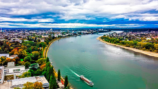 Abendlicher Rundflug über Bonn, Bad Godesberg und Köln.